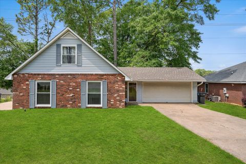 Single Family Residence in Hattiesburg MS 403 Hacienda.jpg