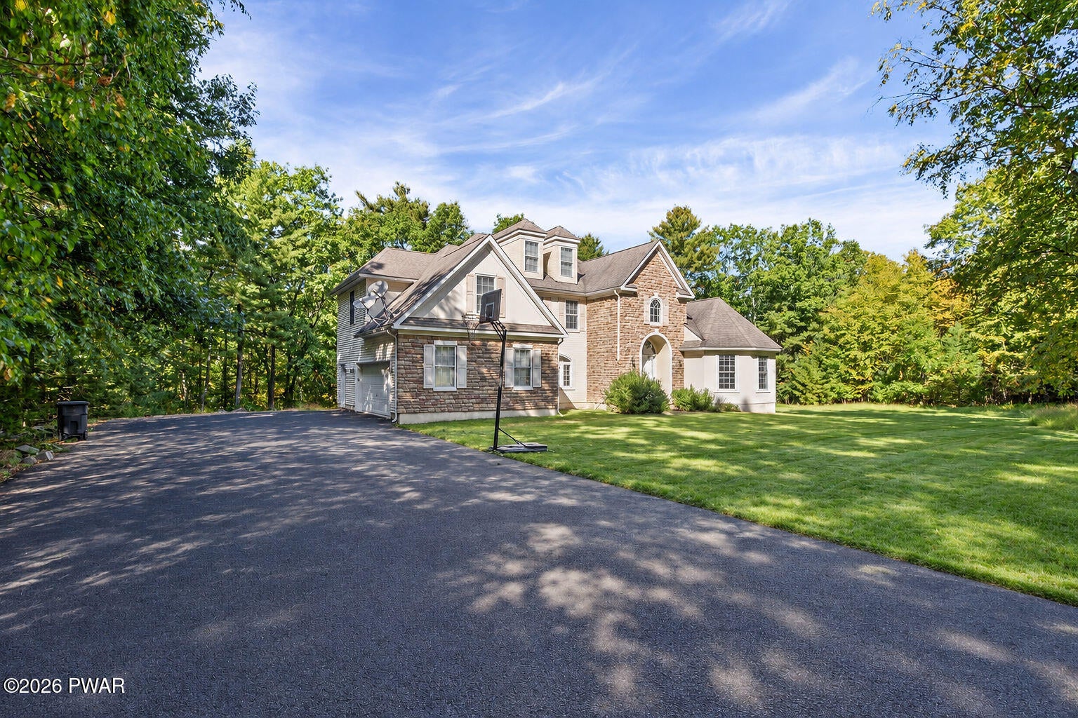371 Joanne Ct, Bartonsville, PA 18321 photo