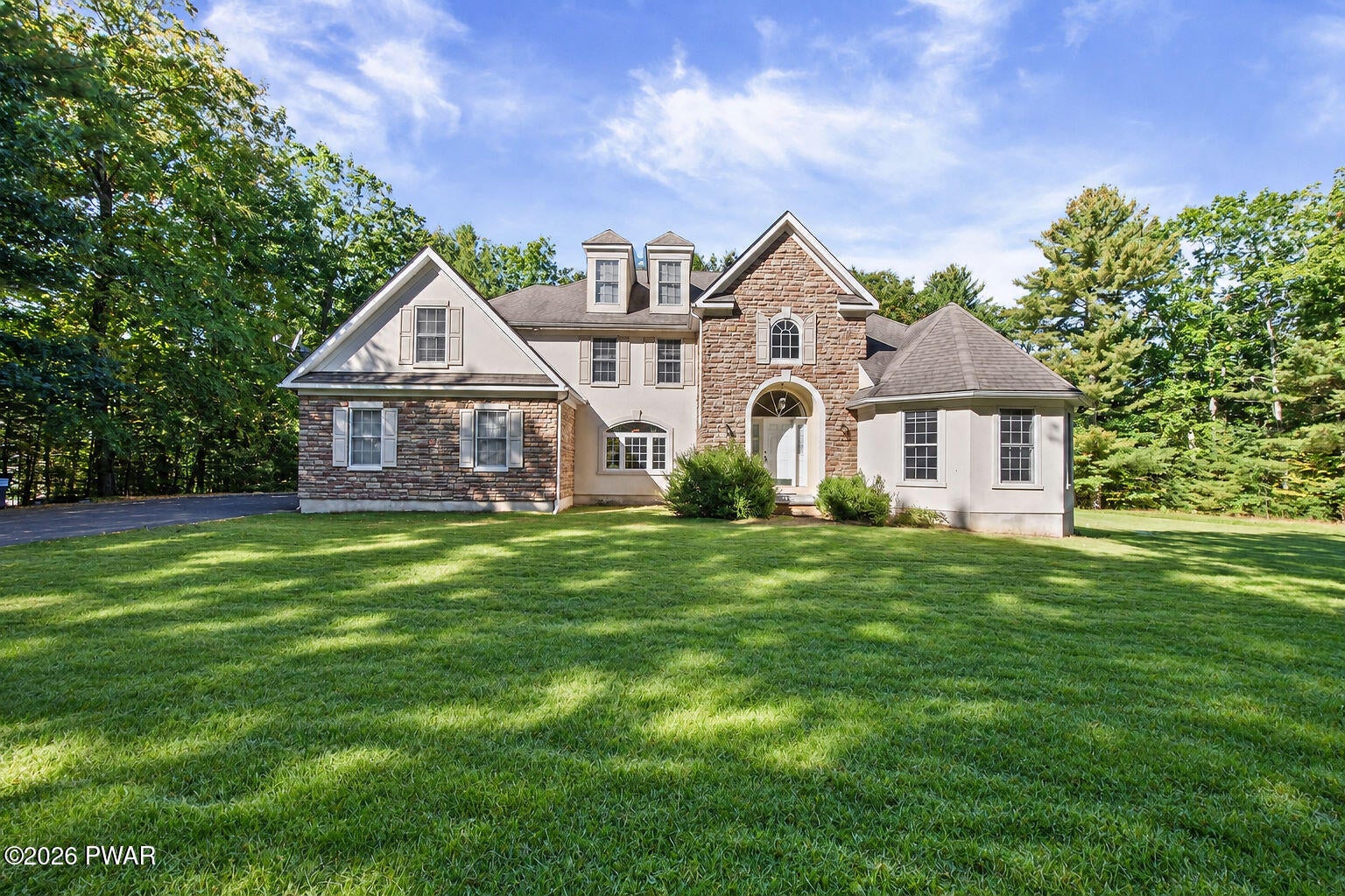 371 Joanne Ct, Bartonsville, PA 18321