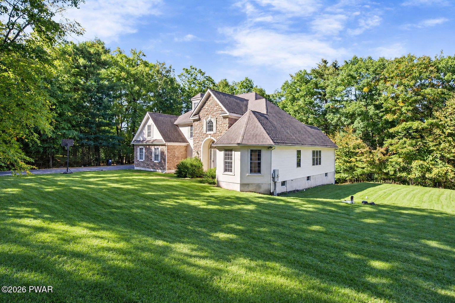 371 Joanne Ct, Bartonsville, PA 18321 photo