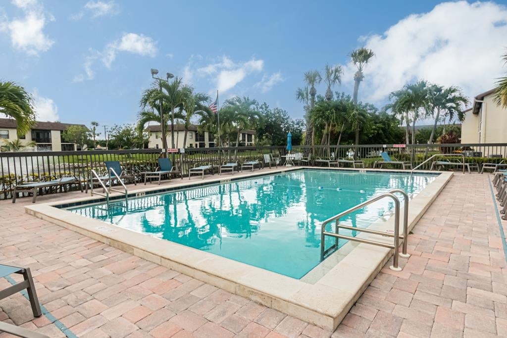 9275 Lake Park Dr, Fort Myers, FL 33919