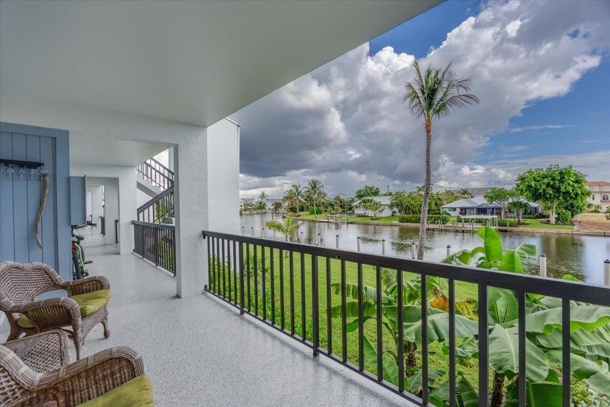 1250 Tennisplace Ct, Sanibel, FL 33957