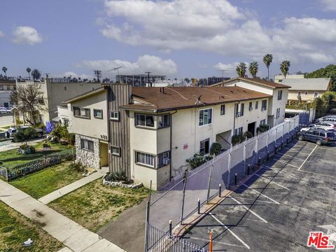  in Los Angeles CA 933 Norton Avenue.jpg