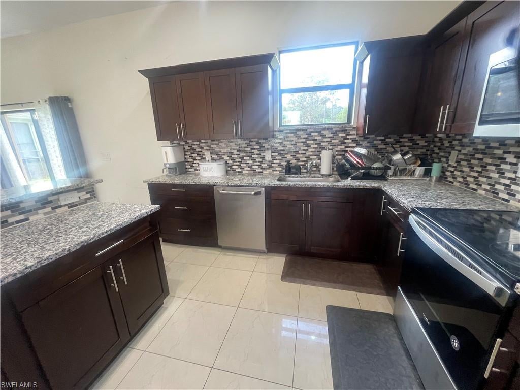 2660 72 Ave, Naples, FL 34120 photo