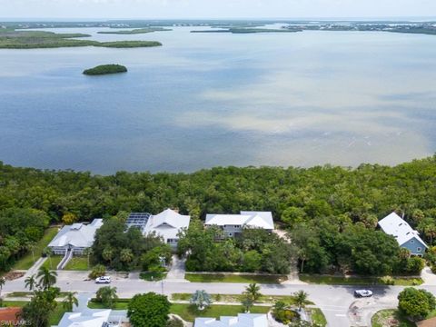 Single Family Residence in MARCO ISLAND FL 2001 Sheffield AVE.jpg