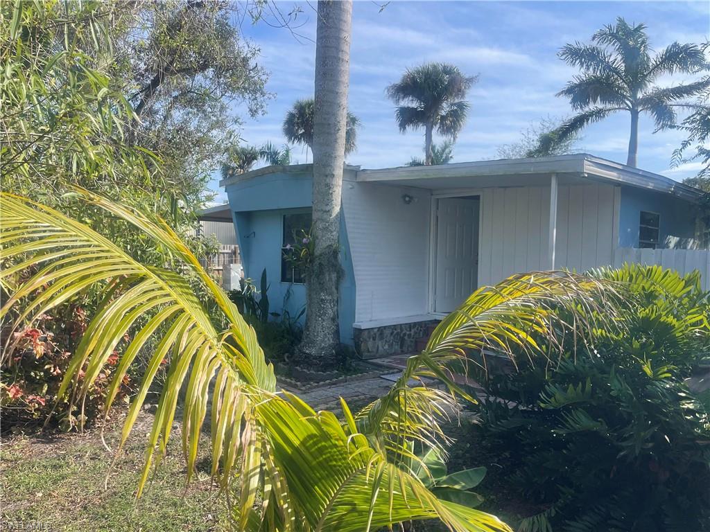 327 Ellis St, North Fort Myers, FL 33903