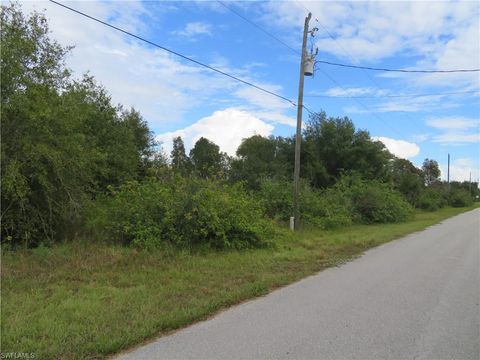  in LEHIGH ACRES FL 2028 Wanda AVE.jpg