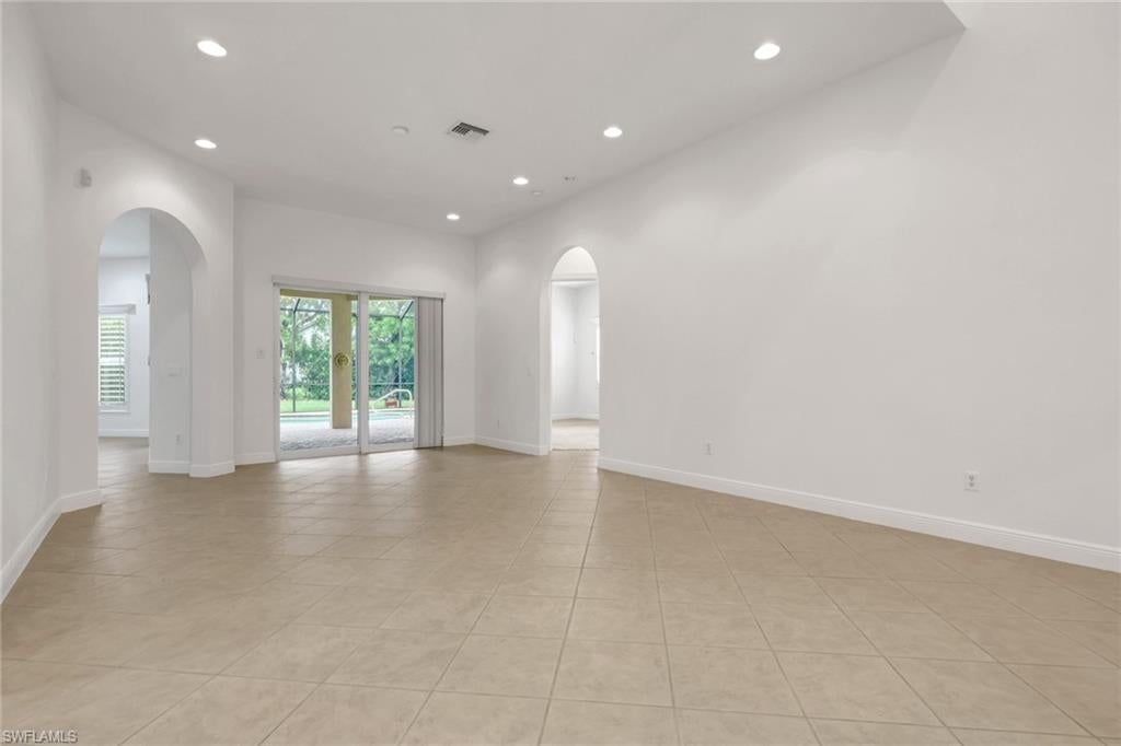10233 Avonleigh Dr, Bonita Springs, FL 34135 photo