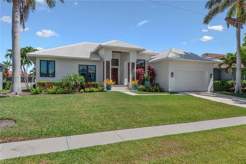 Single Family Residence in MARCO ISLAND FL 1130 Abbeville CT.jpg