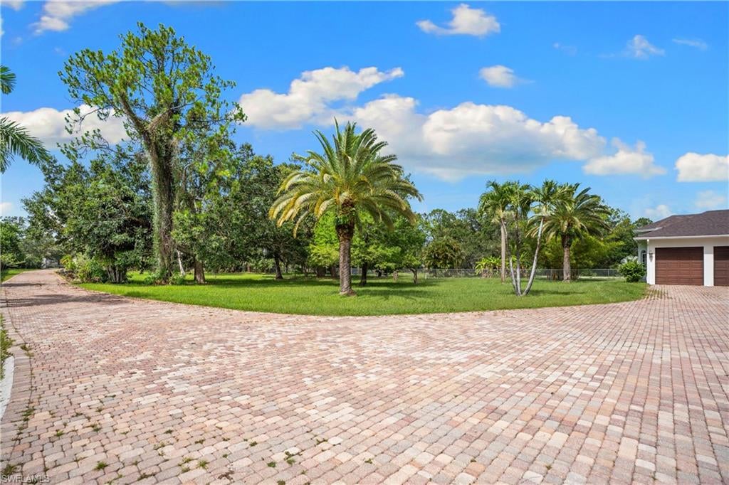 6521 Livingston Woods Ln, Naples, FL 34109 photo