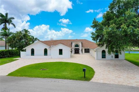 Single Family Residence in FORT MYERS FL 8060 Glenfinnan CIR.jpg
