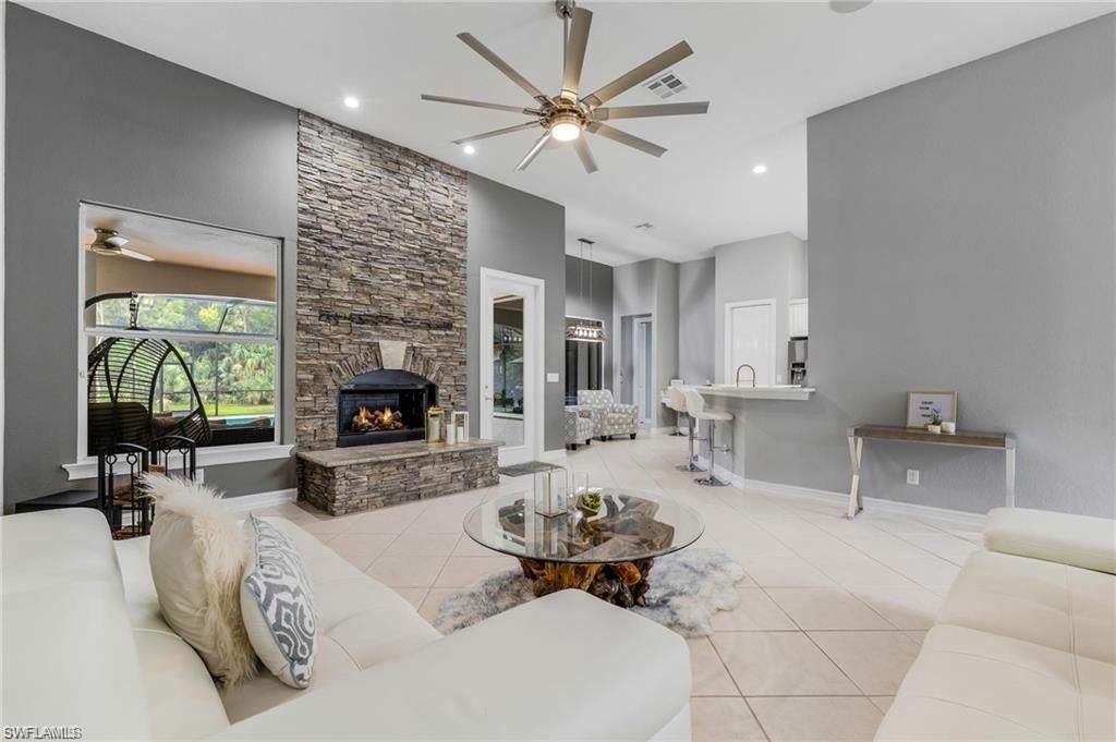 160 Logan Blvd, Naples, FL 34119 photo
