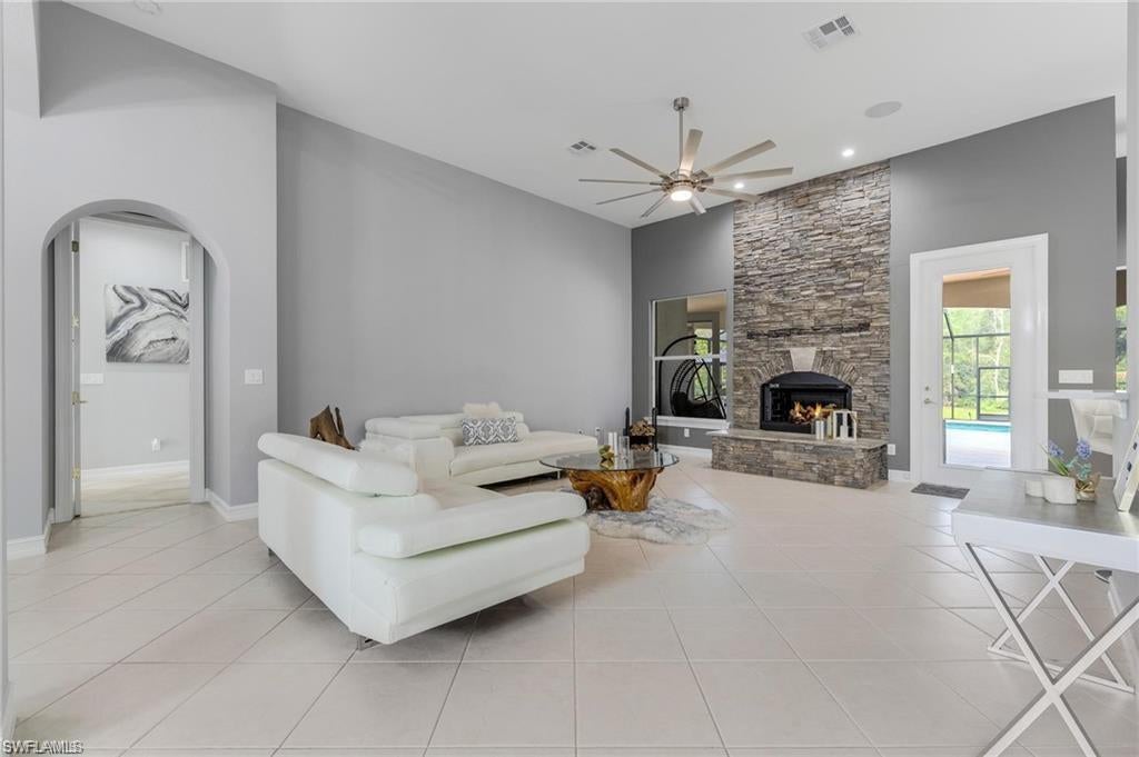 160 Logan Blvd, Naples, FL 34119 photo