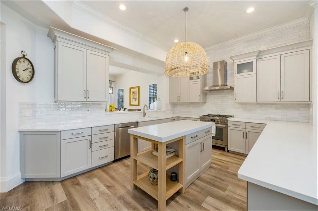 2870 Castillo Ct, Naples, FL 34109