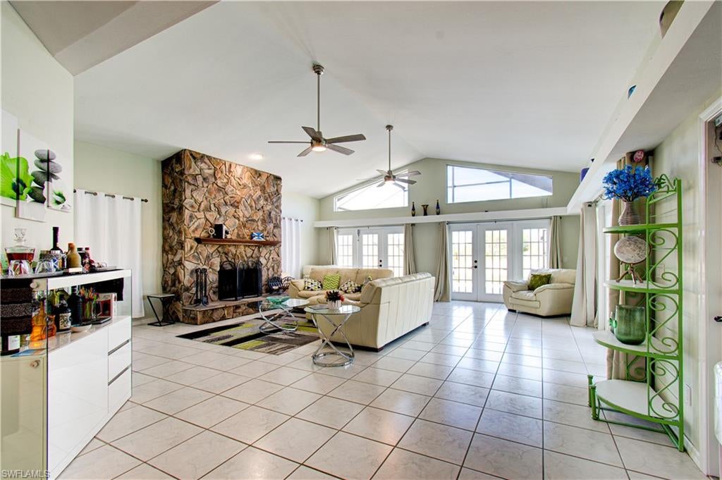 4332 Country Club Blvd, Cape Coral, FL 33904