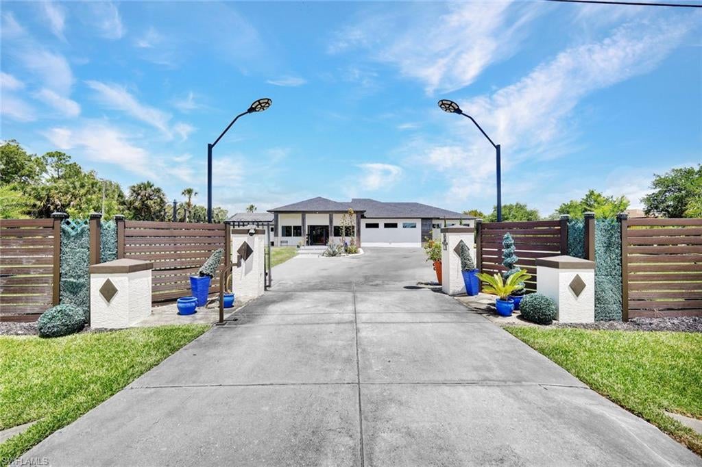 121 20 Ave, Naples, FL 34120