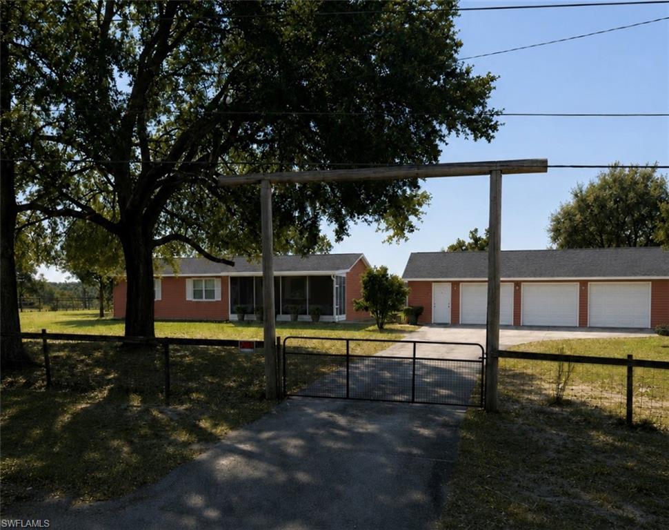 4100 Marion County Road, Weirsdale, FL 32195