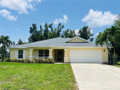 Single Family Residence in FORT MYERS FL 6788 Abbott ST.jpg