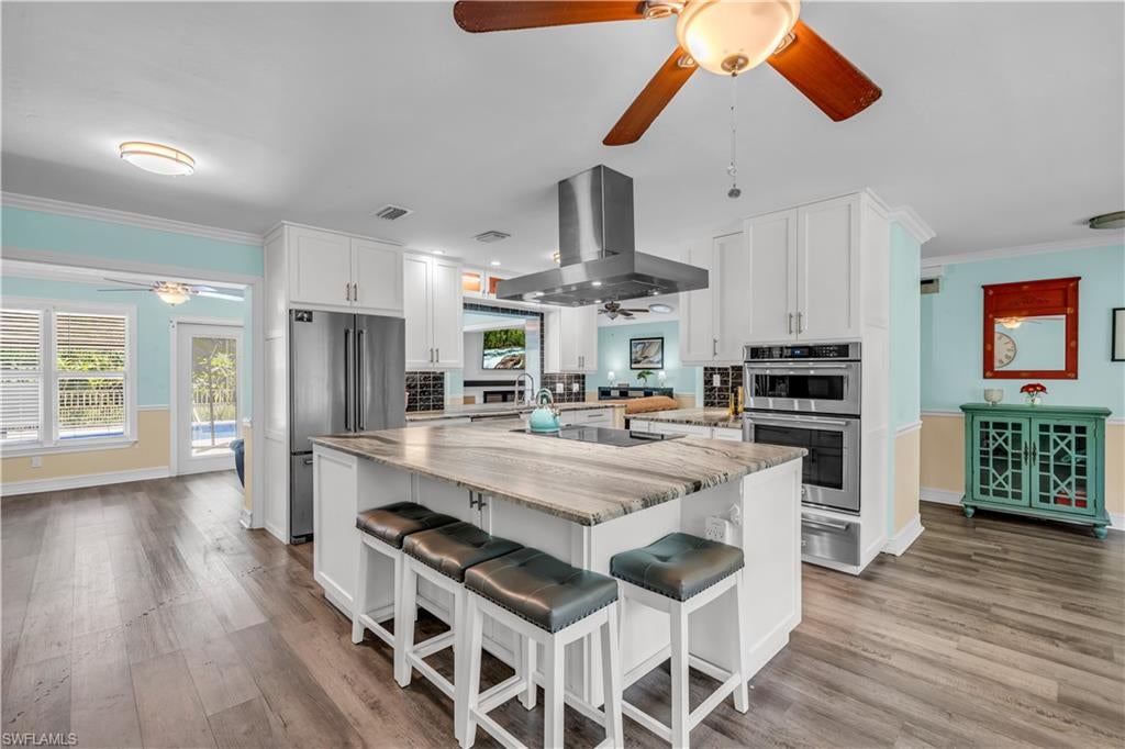 6061 Golden Oaks Ln, Naples, FL 34119 photo