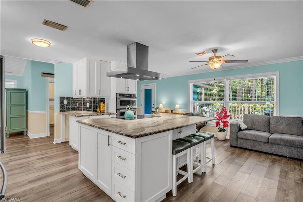 6061 Golden Oaks Ln, Naples, FL 34119 photo
