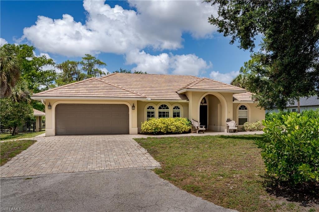 1781 21 St, Naples, FL 34117