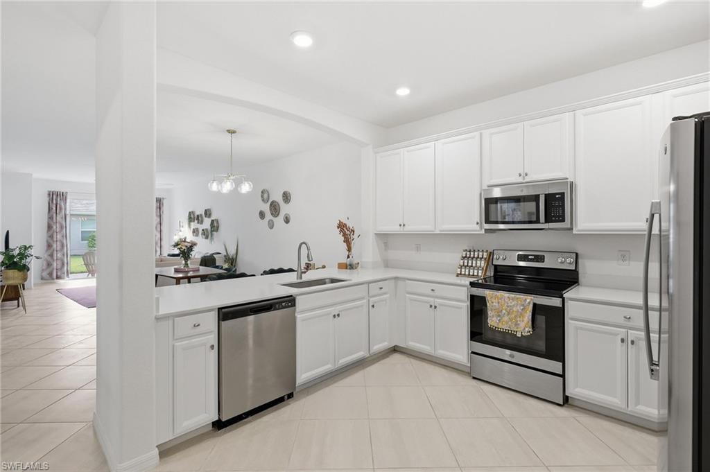 2584 Vine Ave, Naples, FL 34120 photo