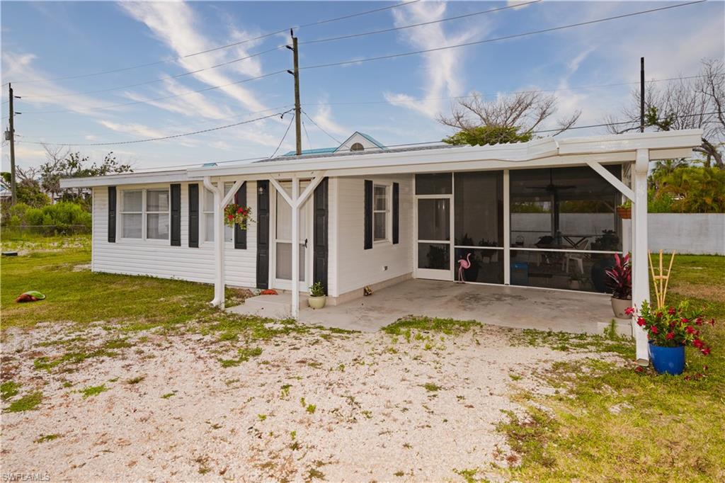 16820 Banyon Dr, Fort Myers, FL 33908 photo