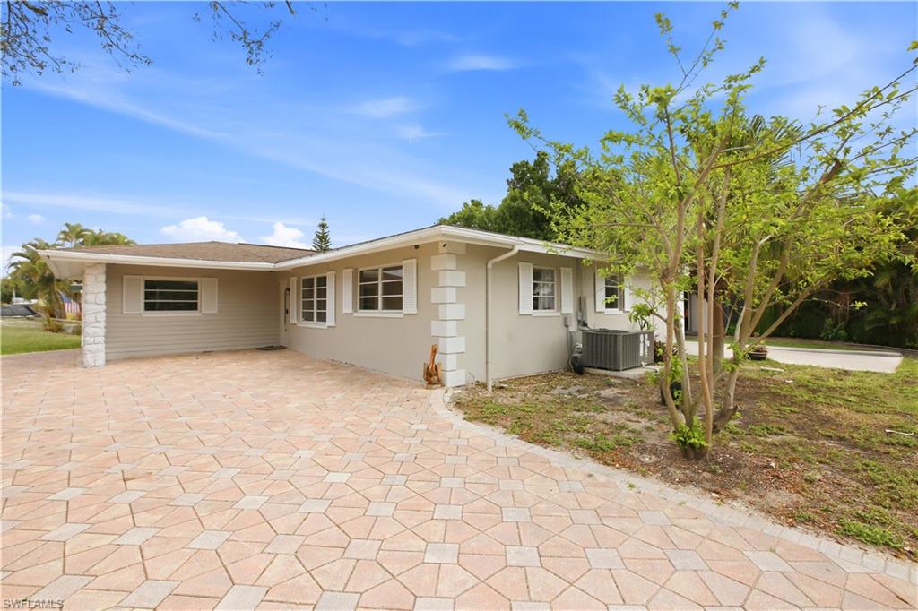 1736 Bonnie Ct, Fort Myers, FL 33901 photo