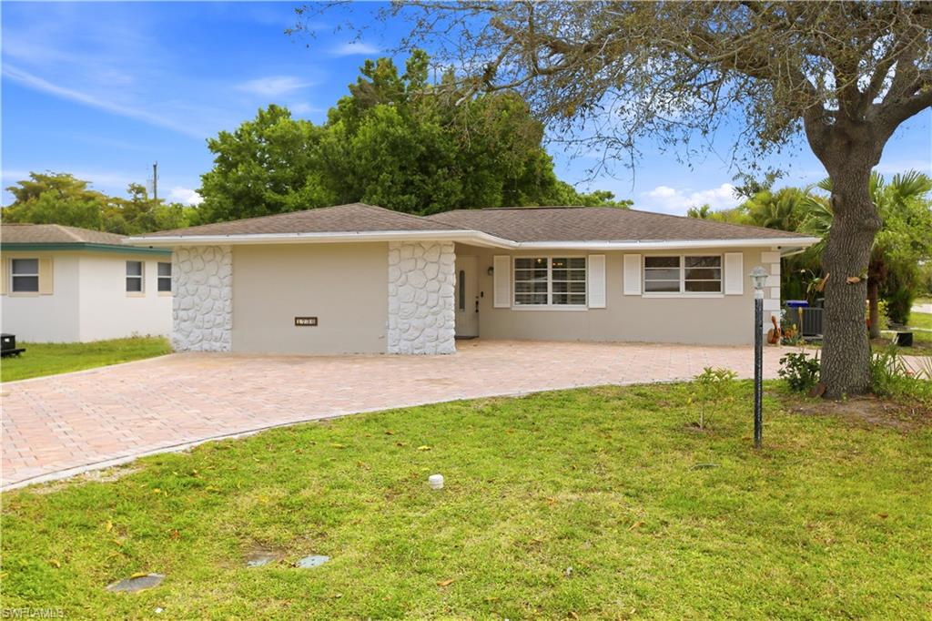 1736 Bonnie Ct, Fort Myers, FL 33901