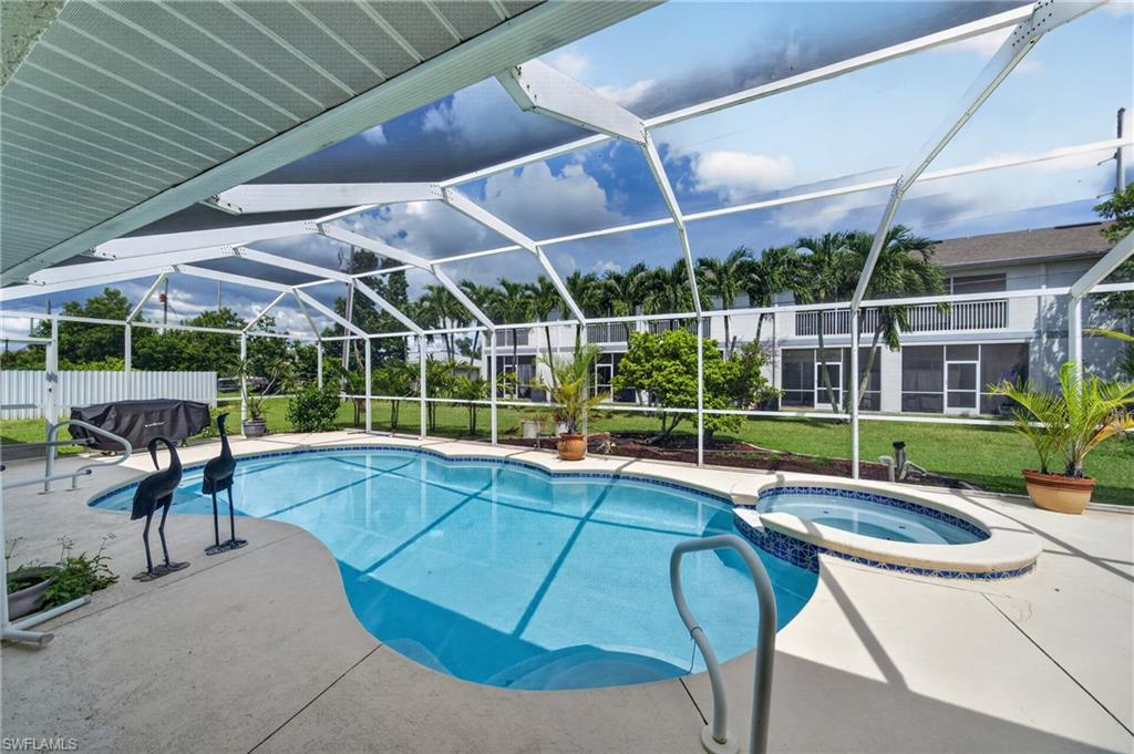 515 Santa Barbara Pl, Cape Coral, FL 33914