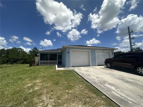 Duplex in LEHIGH ACRES FL 4402 Douglas LN.jpg