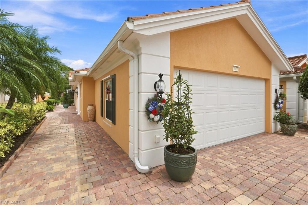 7677 Rozzini Ln, Naples, FL 34114 photo