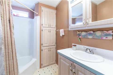 Manufactured Home in ESTERO FL 10903 Peregrine Falcon CIR 10.jpg