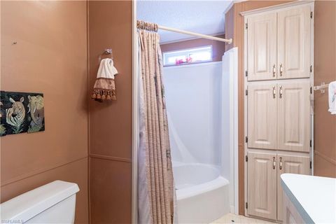 Manufactured Home in ESTERO FL 10903 Peregrine Falcon CIR 11.jpg