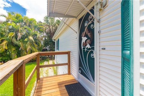 Manufactured Home in ESTERO FL 10903 Peregrine Falcon CIR 3.jpg