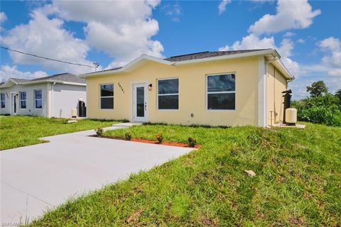 Single Family Residence in ALVA FL 23041 Roundtree AVE.jpg