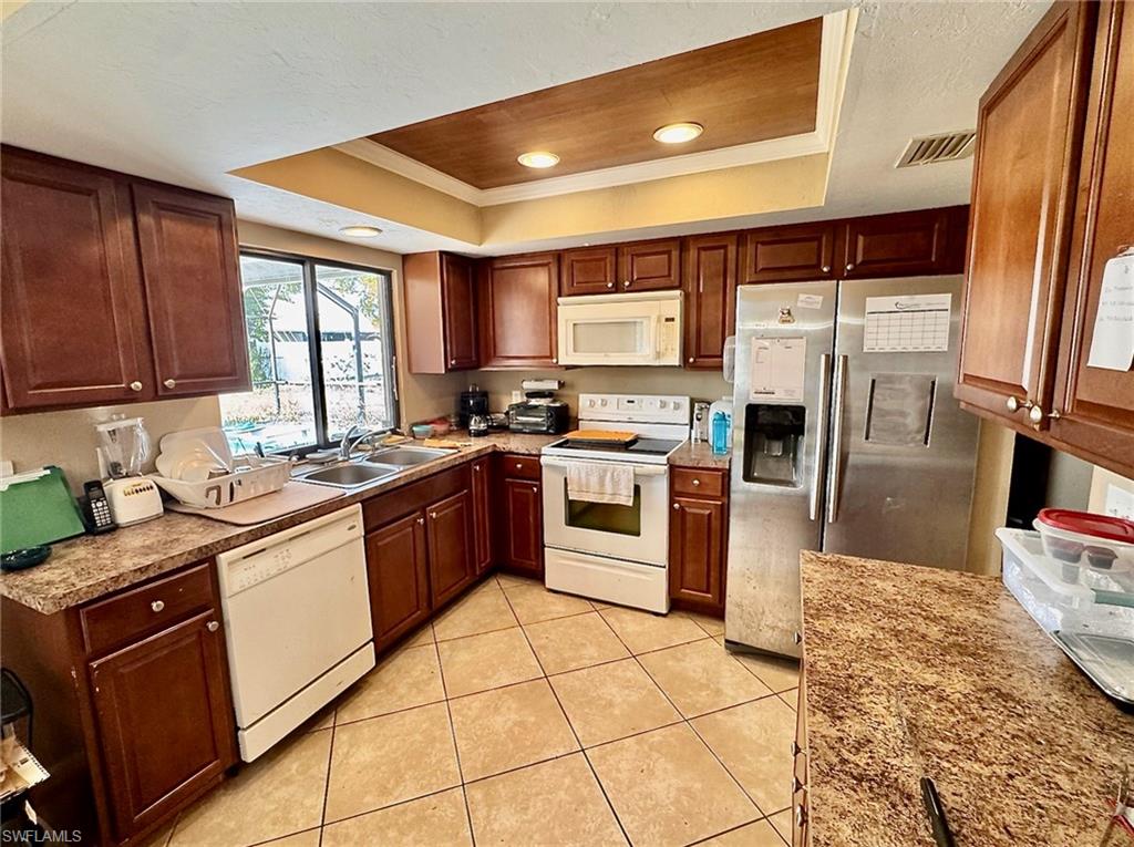214 NE 9 Ct, Cape Coral, FL 33909 photo