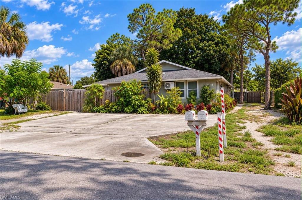 1738 41 St, Naples, FL 34116