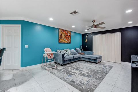 Duplex in LEHIGH ACRES FL 4520 Douglas LN 2.jpg