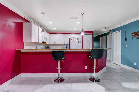 Duplex in LEHIGH ACRES FL 4520 Douglas LN 5.jpg