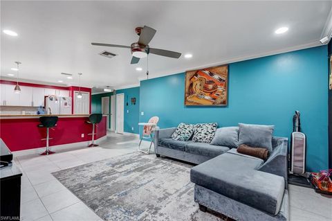 Duplex in LEHIGH ACRES FL 4520 Douglas LN 4.jpg