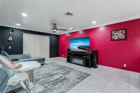 Duplex in LEHIGH ACRES FL 4520 Douglas LN 3.jpg