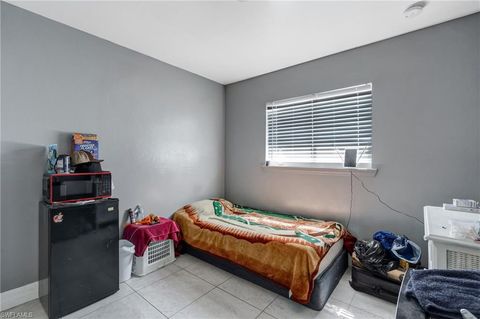 Duplex in LEHIGH ACRES FL 4520 Douglas LN 16.jpg