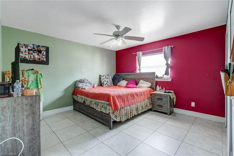 Duplex in LEHIGH ACRES FL 4520 Douglas LN 9.jpg