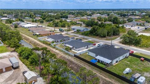 Duplex in LEHIGH ACRES FL 4520 Douglas LN 17.jpg