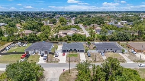 Duplex in LEHIGH ACRES FL 4520 Douglas LN 18.jpg