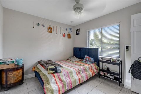 Duplex in LEHIGH ACRES FL 4520 Douglas LN 13.jpg