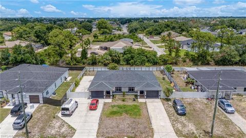 Duplex in LEHIGH ACRES FL 4520 Douglas LN 1.jpg