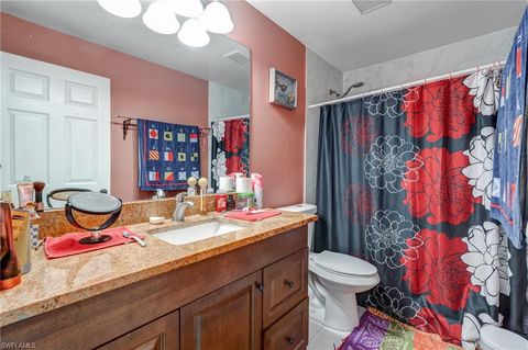 Duplex in LEHIGH ACRES FL 4520 Douglas LN 11.jpg