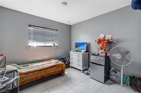Duplex in LEHIGH ACRES FL 4520 Douglas LN 12.jpg
